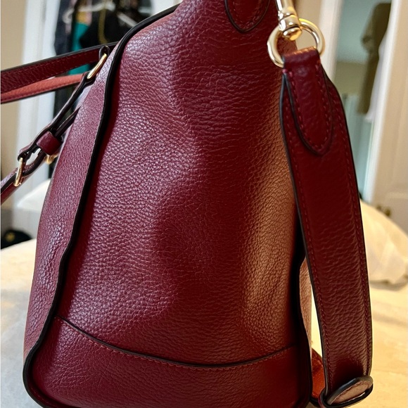 Coach NWOT Burgundy bag perfect for everyday, expands on sides fits iPad - Picture 3 of 7